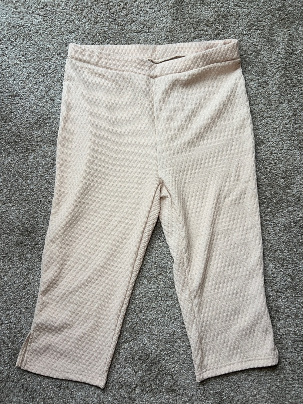 SHEIN Beige Textured Women’s Capri Pants